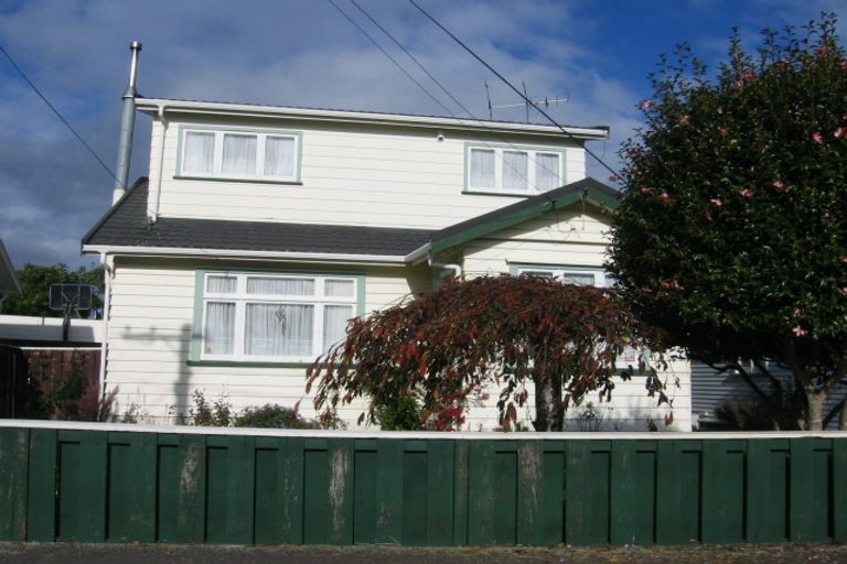 Photo of property in 39 Whites Line West, Woburn, Lower Hutt, 5010