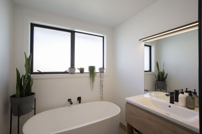 Photo of property in 29 Shepherd Road, Jacks Point, Queenstown, 9371