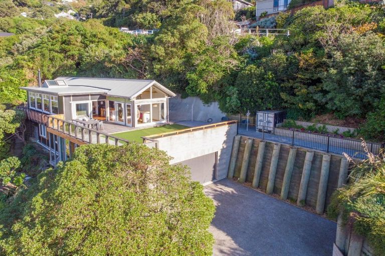 Photo of property in 154 Sutherland Road, Lyall Bay, Wellington, 6022