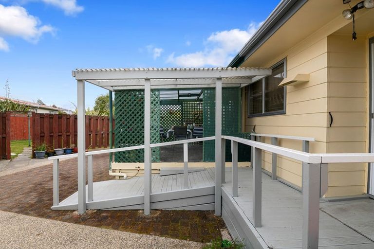 Photo of property in 25 Matthew Place, Kawaha Point, Rotorua, 3010