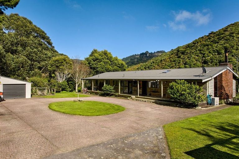 Photo of property in 850a Paekakariki Hill Road, Paekakariki Hill, Porirua, 5381