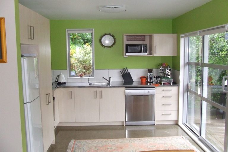 Photo of property in 24 Kellsmere Crescent, Island Bay, Wellington, 6023