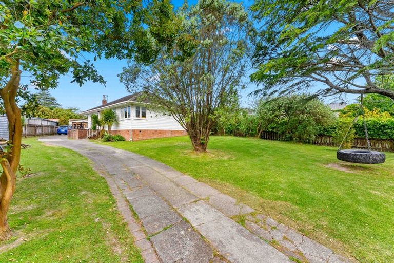 Photo of property in 48 Amberley Avenue, Te Atatu South, Auckland, 0610