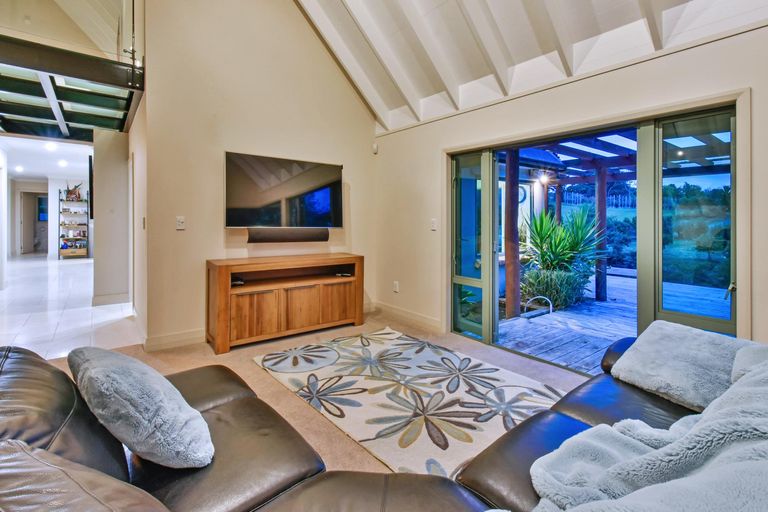 Photo of property in 333 Tuhimata Road, Paerata, Drury, 2578