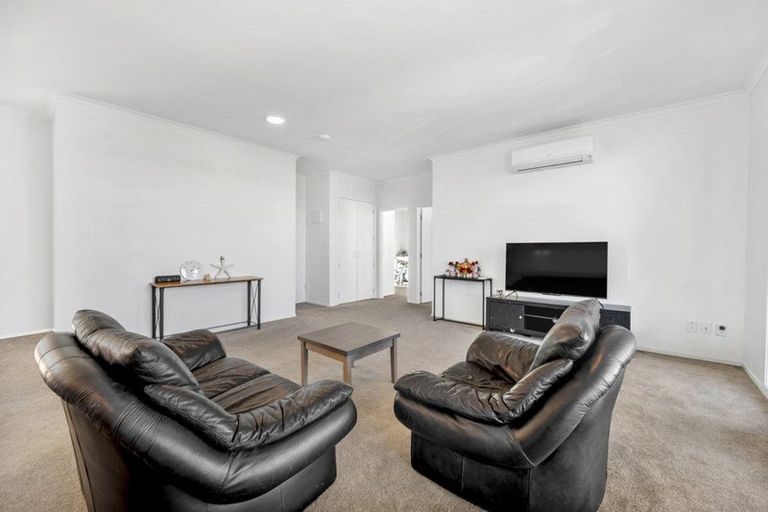 Photo of property in 10/11 Carlos Drive, Flat Bush, Auckland, 2016