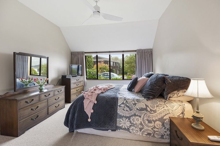 Photo of property in 25 Thatcher Crescent, Crofton Downs, Wellington, 6035