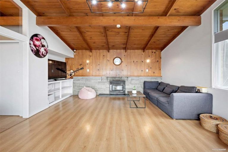 Photo of property in 1 Fowey Avenue, Te Atatu South, Auckland, 0610