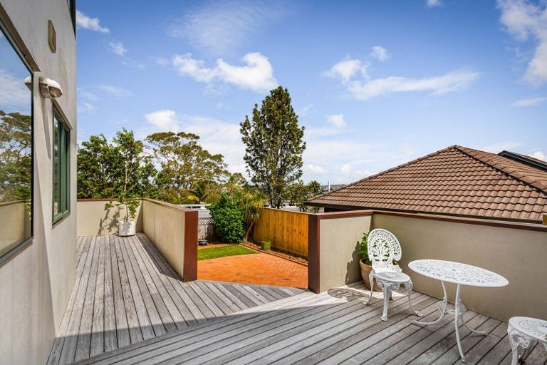 Photo of property in 2/12 Richards Avenue, Forrest Hill, Auckland, 0620