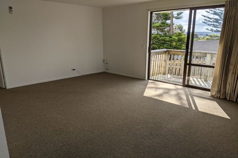 Photo of property in 60 Lavelle Road, Henderson, Auckland, 0612