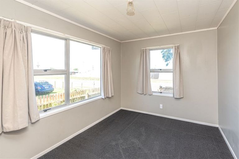 Photo of property in 112 Hinau Street, Castlecliff, Whanganui, 4501