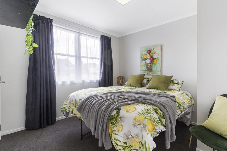 Photo of property in 1/1 Cooper Place, Papakura, 2110