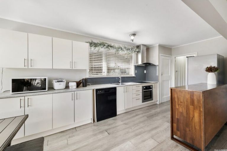 Photo of property in 265 Hepburn Road, Glendene, Auckland, 0602