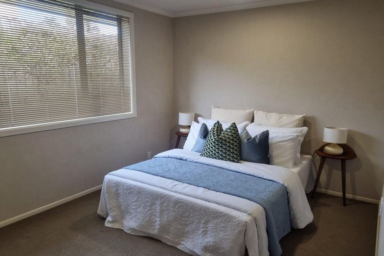 Photo of property in 24 Mt Lebanon Crescent, The Gardens, Auckland, 2105