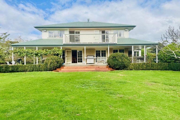 Photo of property in 1098 Peak Road, Helensville, 0875