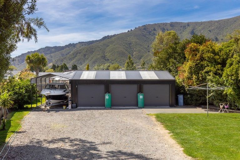 Photo of property in 11 Ranui Street, Waikawa, Picton, 7220
