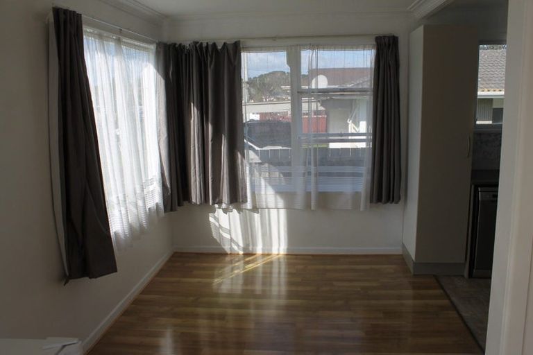 Photo of property in 16 Michelle Place, Mangere, Auckland, 2022