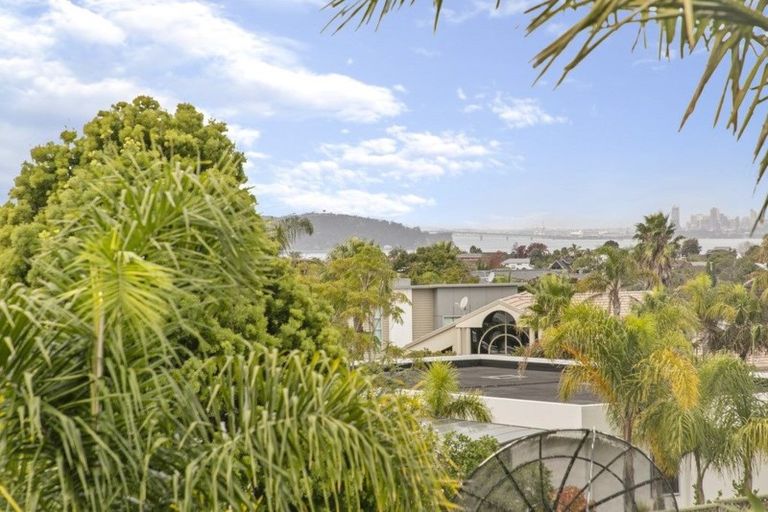 Photo of property in 62 Lagoon Way, West Harbour, Auckland, 0618