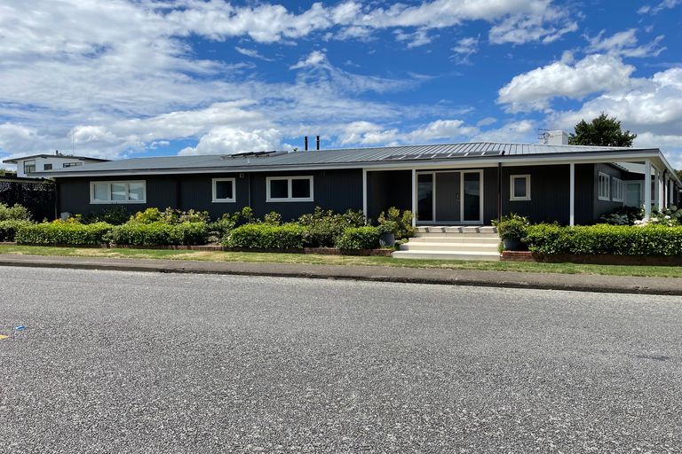 Photo of property in 15 Goodger Street, Waipukurau, 4200