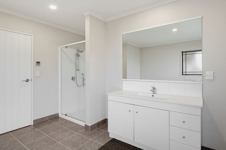 Photo of property in 52 Tennyson Avenue, Kelvin Grove, Palmerston North, 4414