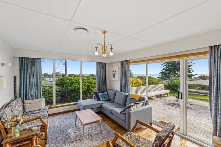Photo of property in 9 Miriona Grove, Paekakariki, 5034