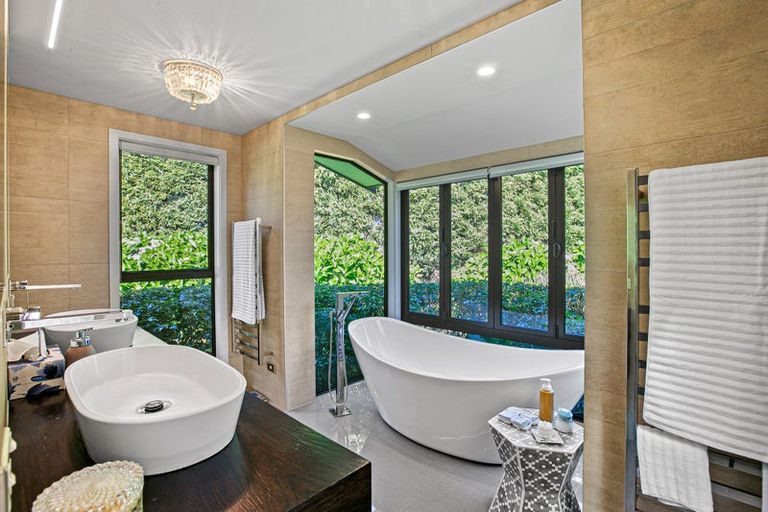 Photo of property in 36 Manutahi Road, Hillsborough, New Plymouth, 4372