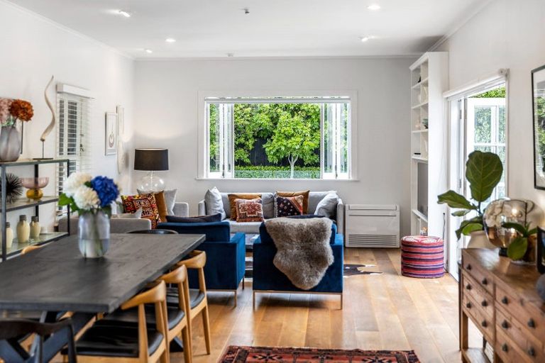 Photo of property in 16 Rossgrove Terrace, Mount Albert, Auckland, 1025