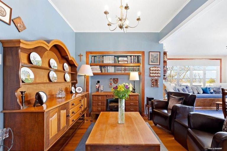 Photo of property in 103 Luckens Road, West Harbour, Auckland, 0618