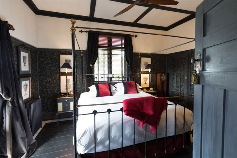 Photo of property in 1 Robertson Street, Russell, 0202