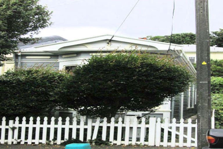 Photo of property in 13 Chatham Street, Berhampore, Wellington, 6023