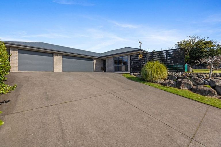 Photo of property in 21b Heta Road, Highlands Park, New Plymouth, 4312
