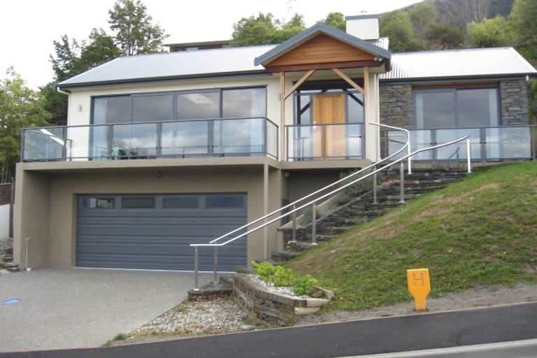 Photo of property in 22 Greenstone Place, Fernhill, Queenstown, 9300
