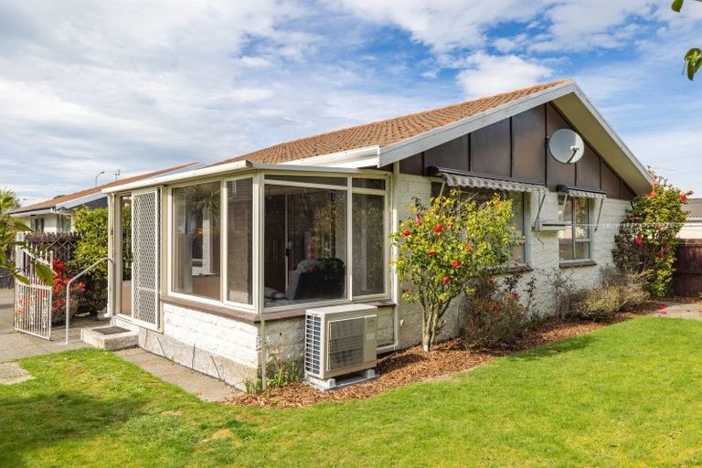 Photo of property in 2/45 Valecrest Avenue, Parklands, Christchurch, 8083