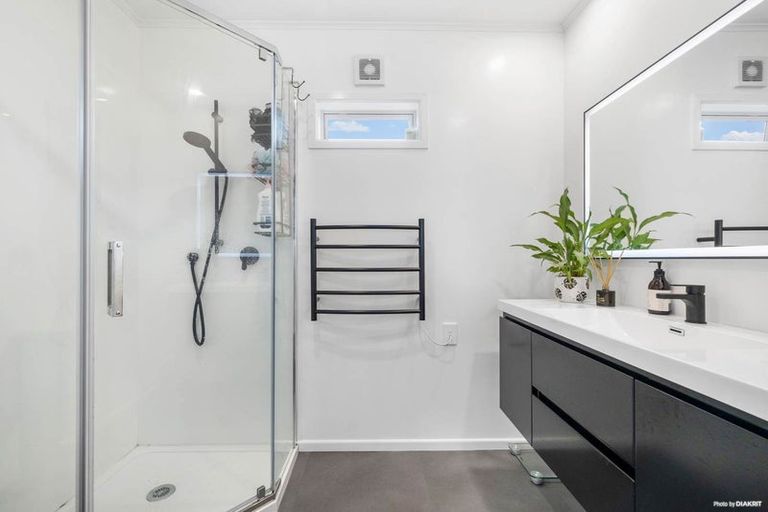 Photo of property in 108 Tirimoana Road, Te Atatu South, Auckland, 0602