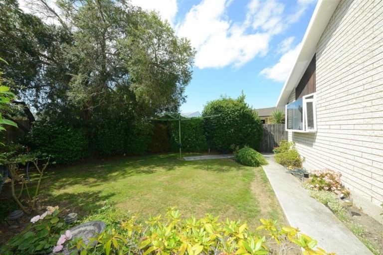 Photo of property in 17 Woodstock Place, Russley, Christchurch, 8042