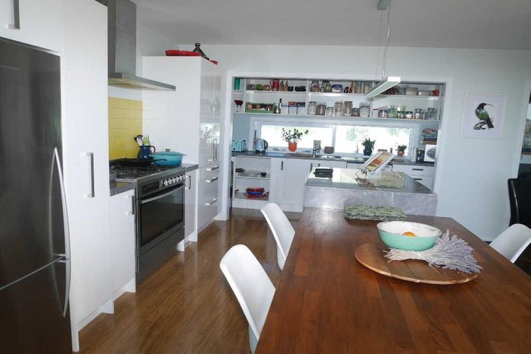 Photo of property in 156 Field Way, Waikanae Beach, Waikanae, 5036