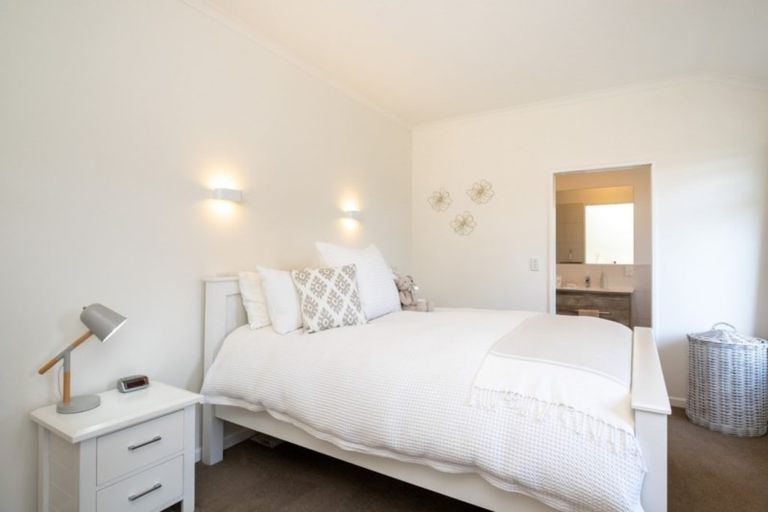 Photo of property in 17 Gillean Street, Havelock North, 4130