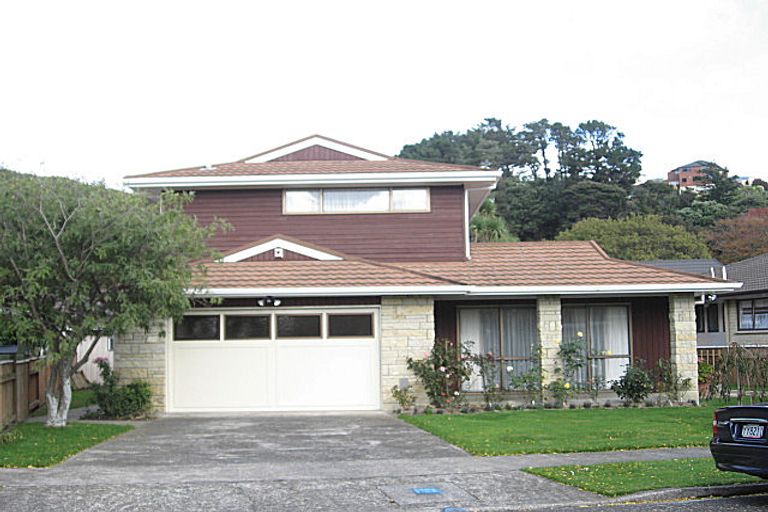 Photo of property in 7 Mcenroe Grove, Naenae, Lower Hutt, 5011