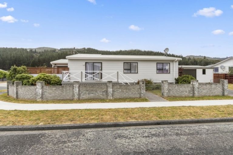 Photo of property in 46 Berkeley Road, Wainuiomata, Lower Hutt, 5014