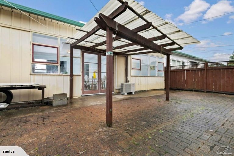 Photo of property in 2/86 Portage Road, New Lynn, Auckland, 0600