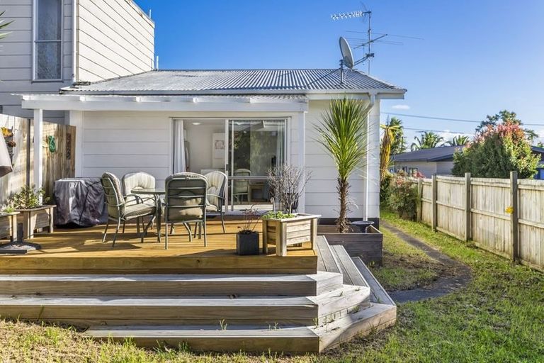 Photo of property in 2/49 Tramway Road, Beach Haven, Auckland, 0626