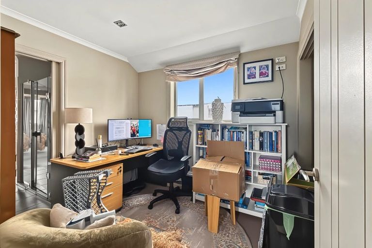 Photo of property in 38 Aikmans Road, Merivale, Christchurch, 8014