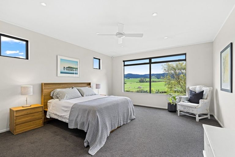 Photo of property in 30 Tamahunga Drive, Matakana, 0985