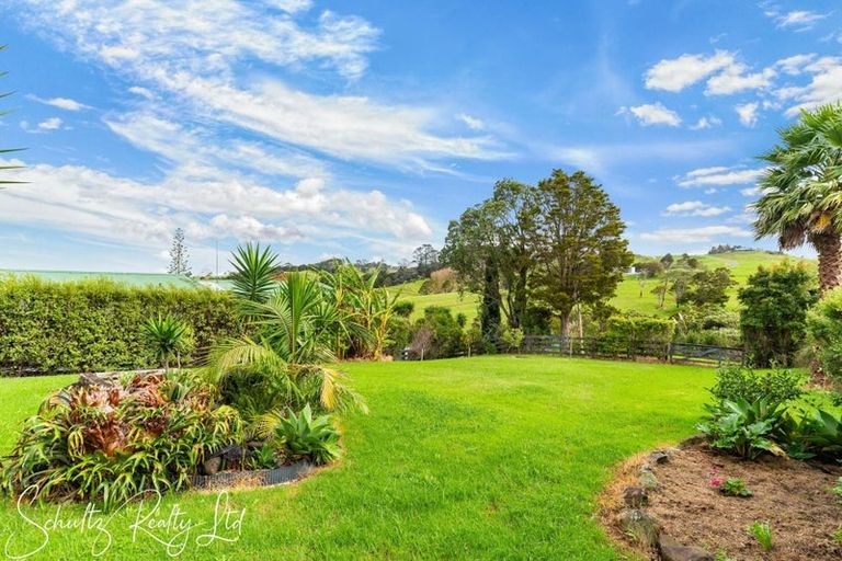 Photo of property in 9 Whaka Street, Maungaturoto, 0520