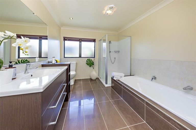 Photo of property in 30 Cairnsvale Rise, Manurewa, Auckland, 2105