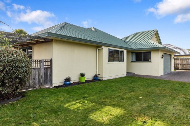 Photo of property in 44 Warwick Drive, Lynmore, Rotorua, 3010