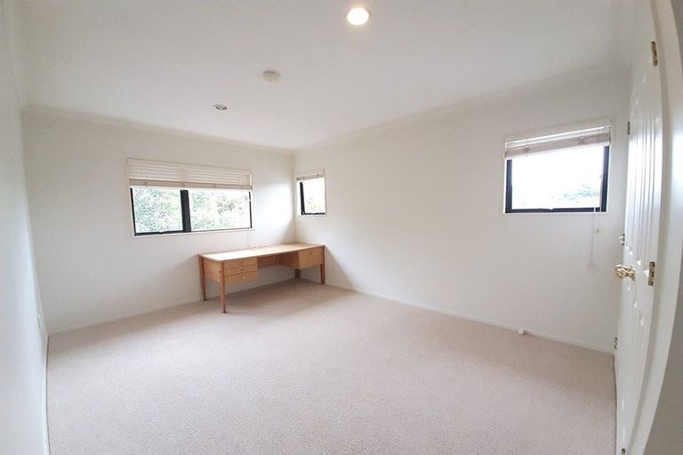 Photo of property in 17 Crimson Park, Oteha, Auckland, 0632