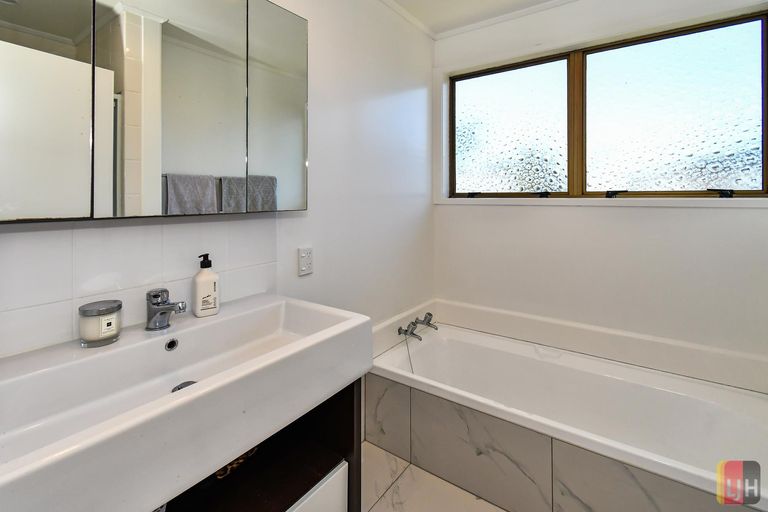 Photo of property in 1/147 Carnoustie Drive, Wattle Downs, Auckland, 2103