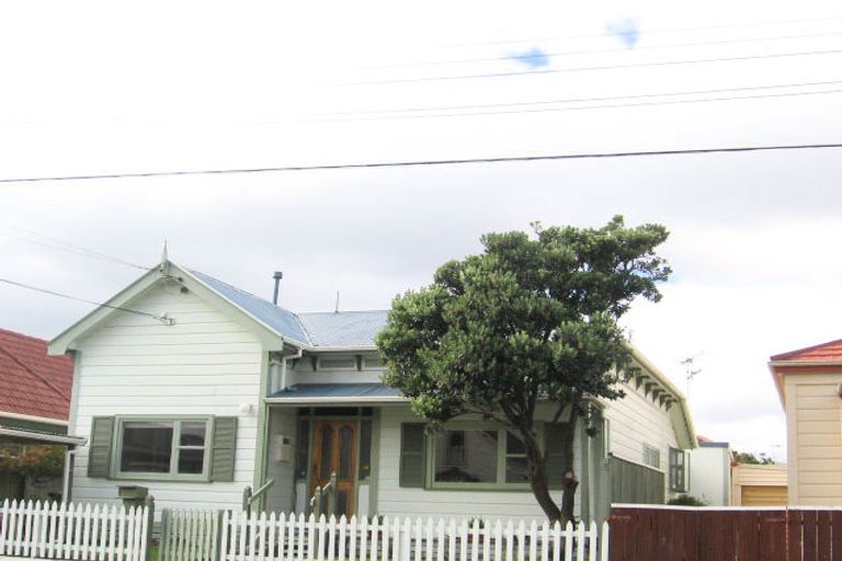 Photo of property in 12 Queen Street, Petone, Lower Hutt, 5012