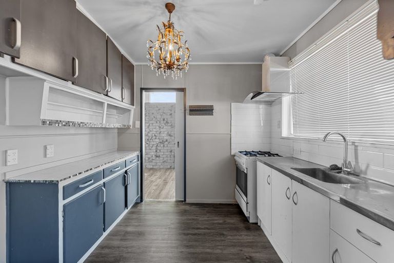 Photo of property in 115 Farquhar Road, Glendene, Auckland, 0602