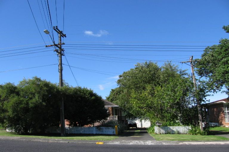 Photo of property in 1/27 Exmouth Road, Northcote, Auckland, 0627